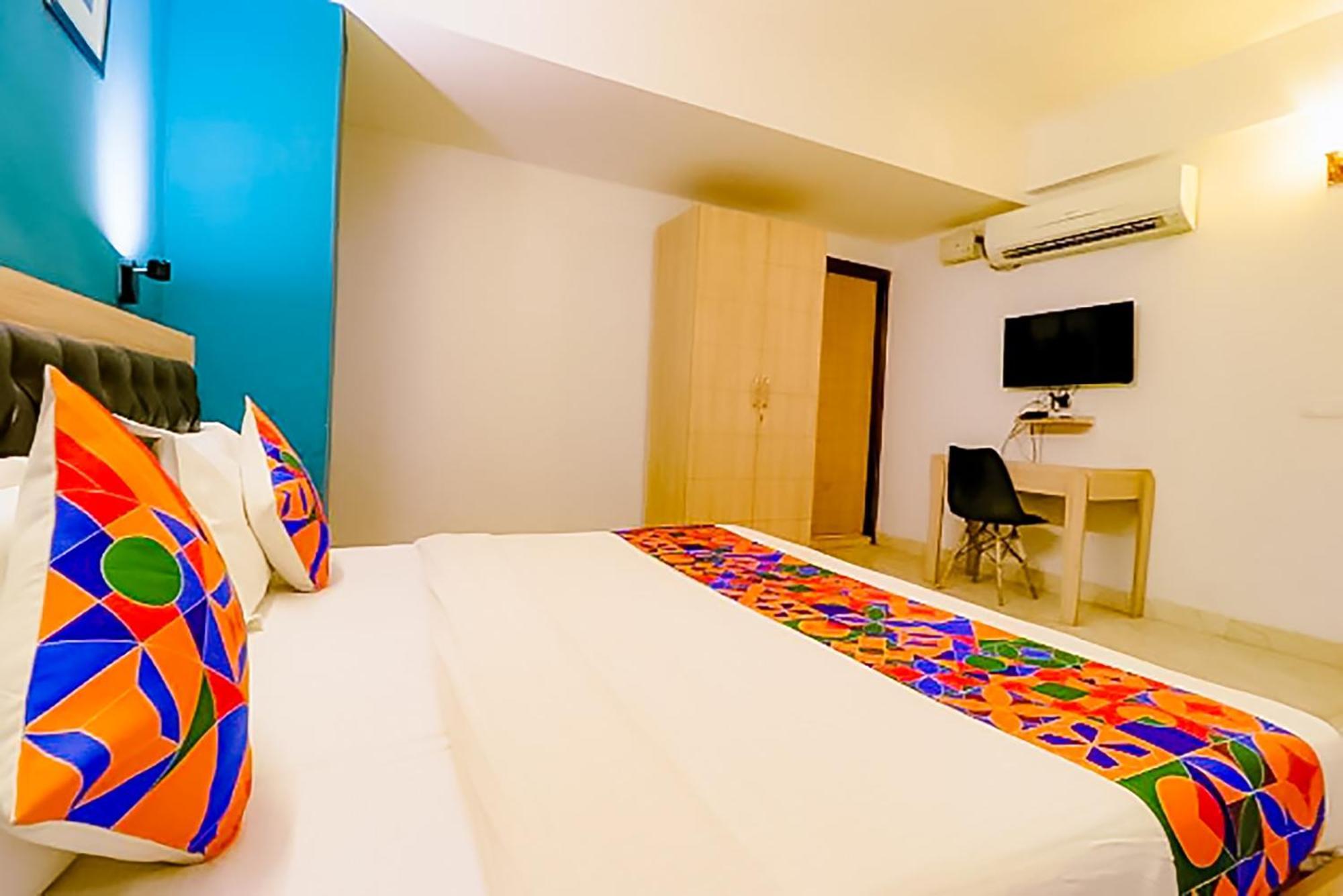 Royal - Vinod Nagar Hotel