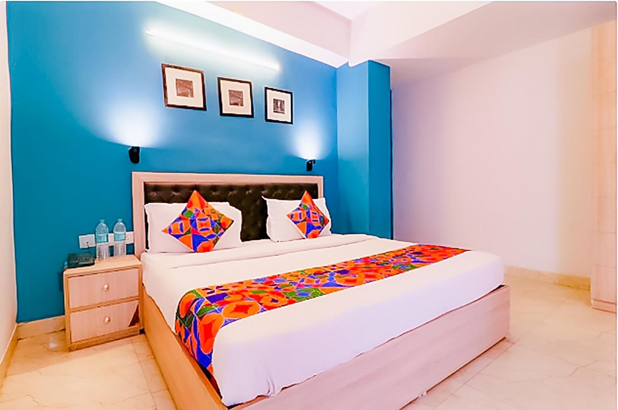 Royal - Vinod Nagar Hotel New Delhi