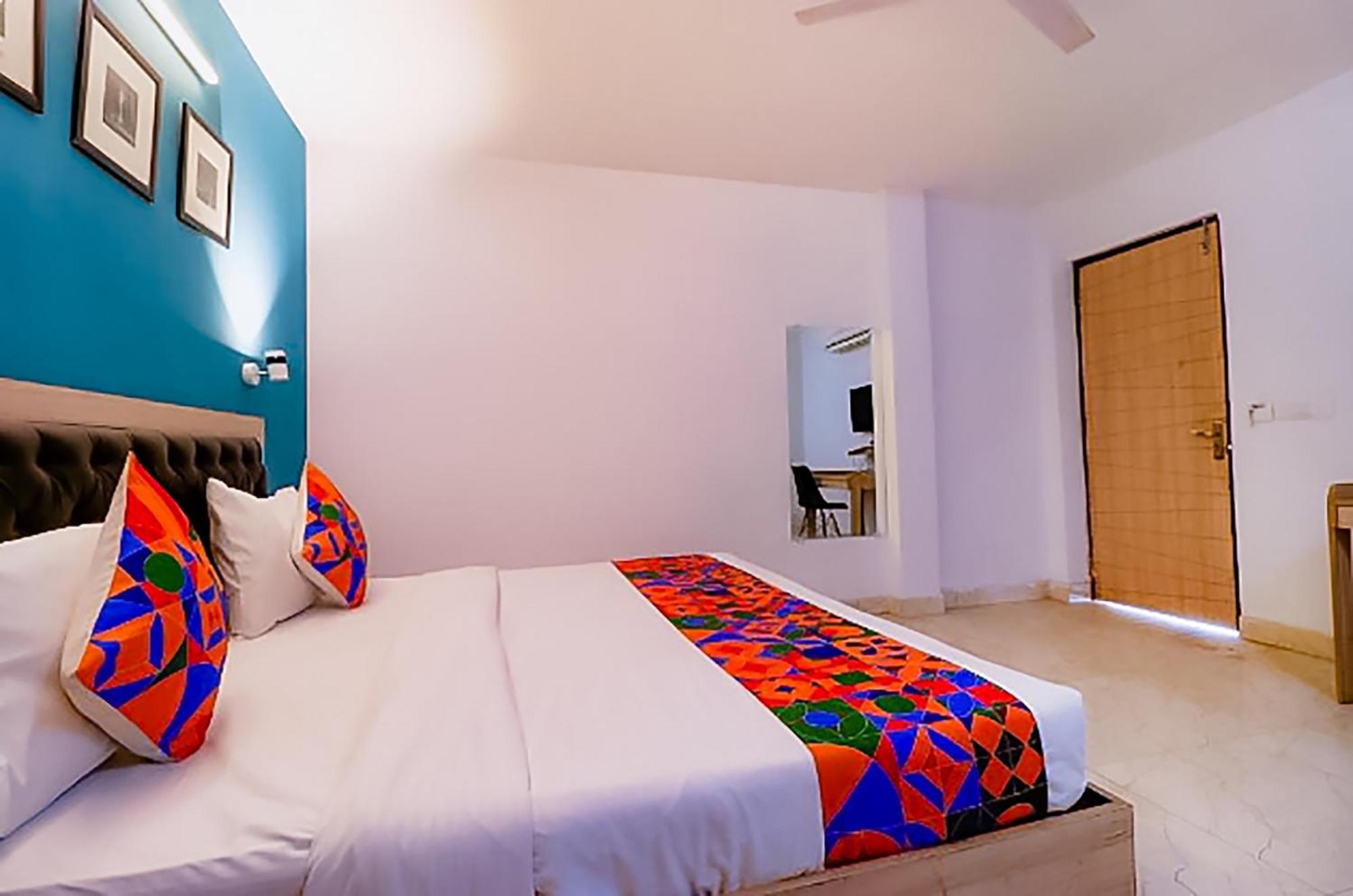 Royal - Vinod Nagar Hotel New Delhi
