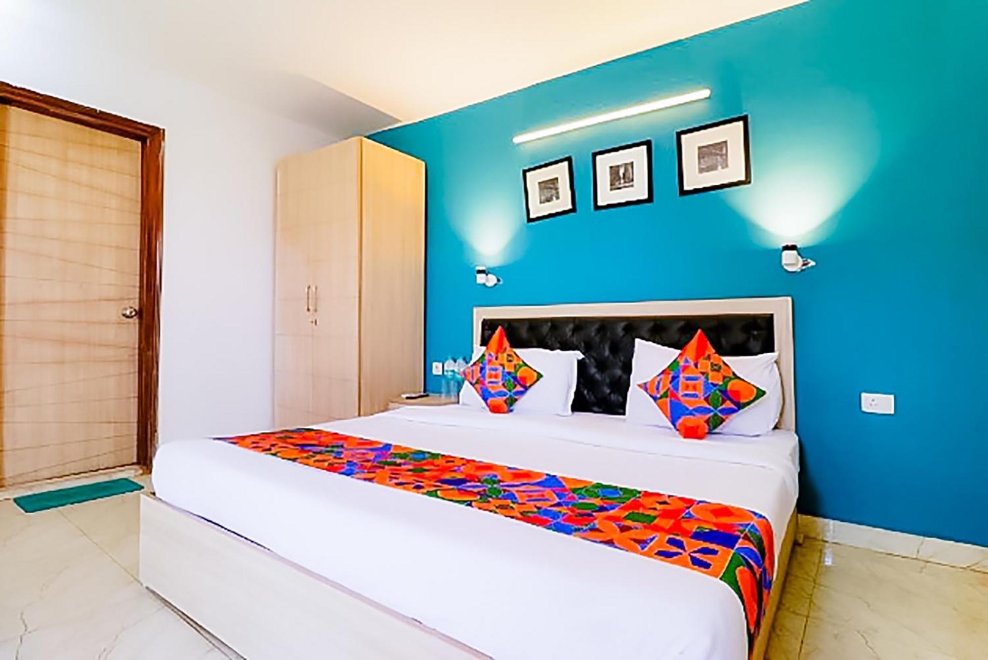 Hotel Royal - Vinod Nagar New Delhi