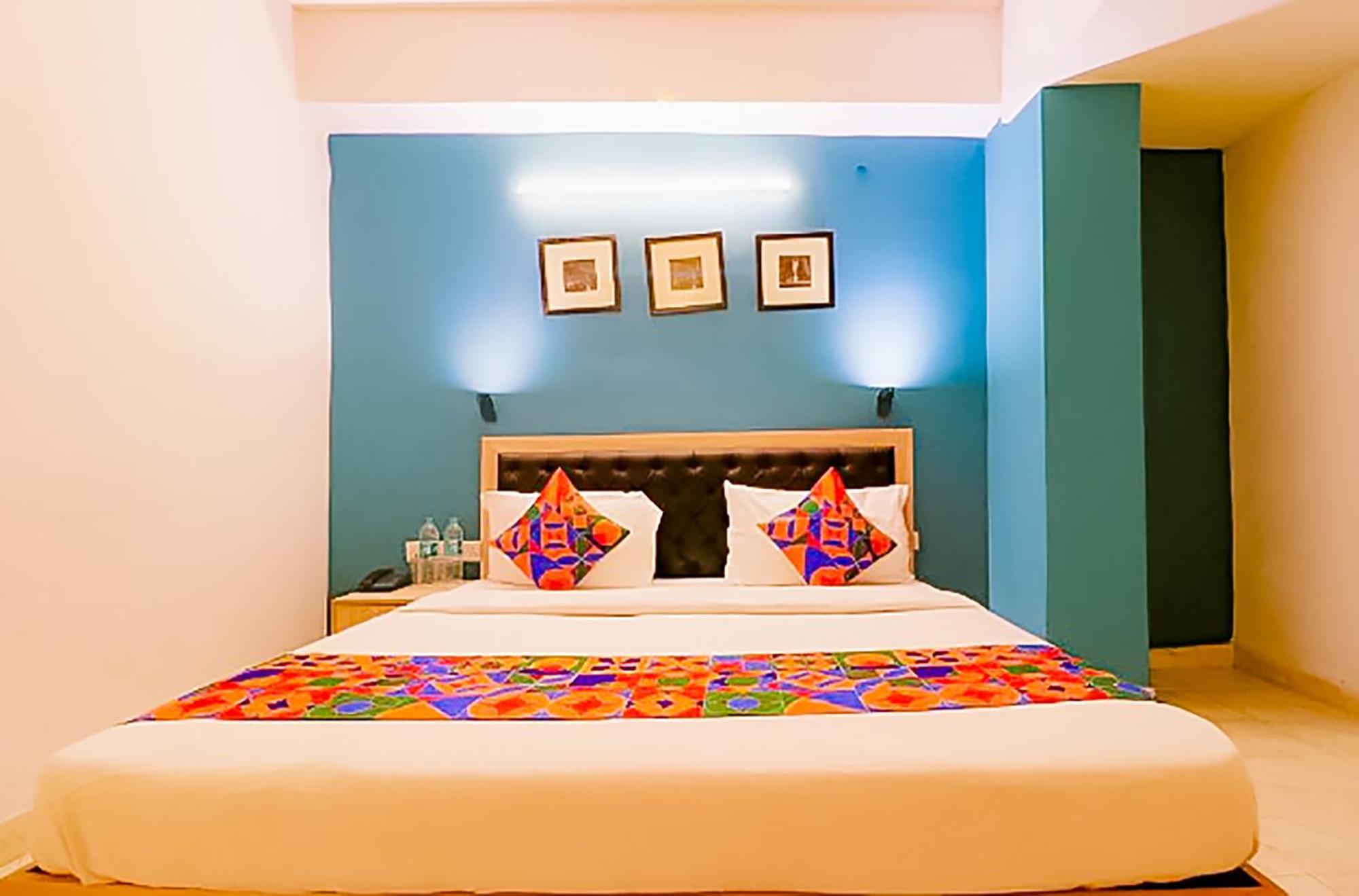 Hotel Royal - Vinod Nagar New Delhi